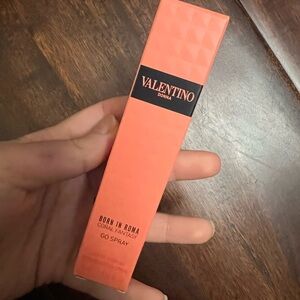 Valentino Donna Born In Roma Go Spray NIB 0.33 oz/ 10 ml